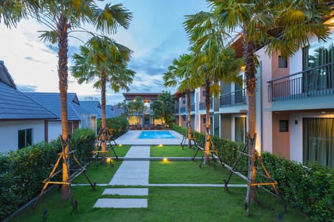Garden, Swimming pool