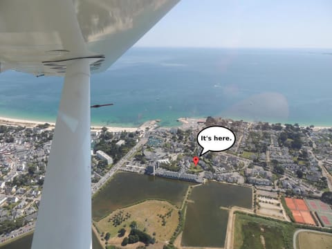 Nearby landmark, Bird's eye view
