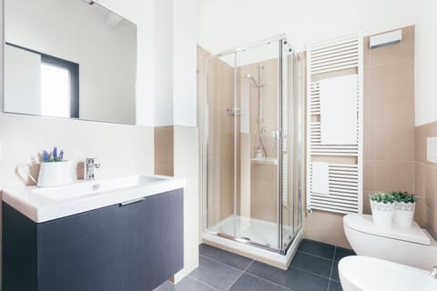 Shower, Toilet, Bathroom, bidet, towels