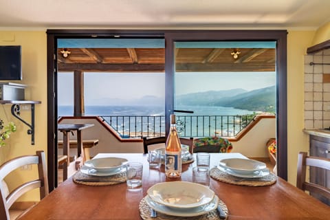Natural landscape, View (from property/room), Balcony/Terrace, Living room, Seating area, Dining area, Mountain view, Sea view