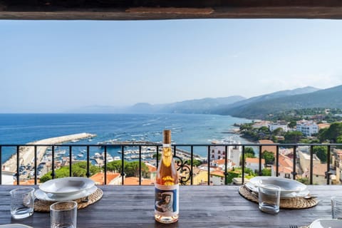 Patio, Nearby landmark, Day, Natural landscape, View (from property/room), Balcony/Terrace, Food and drinks, Dining area, Food, Mountain view, Sea view