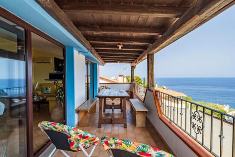 Patio, Day, Natural landscape, View (from property/room), Balcony/Terrace, Living room, Dining area, Beach, Sea view