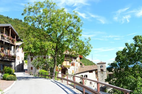 Nearby landmark, Landmark view