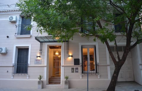 Facade/entrance