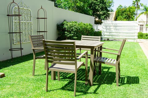 Madeliefie Guest Accommodation Bed and Breakfast in Cape Town