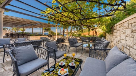 Lounge or bar, Drinks