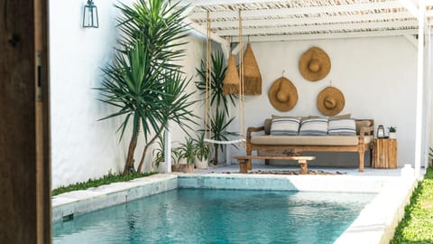 Pool view, Swimming pool, sunbed