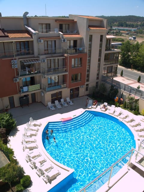 Swimming pool, Swimming pool