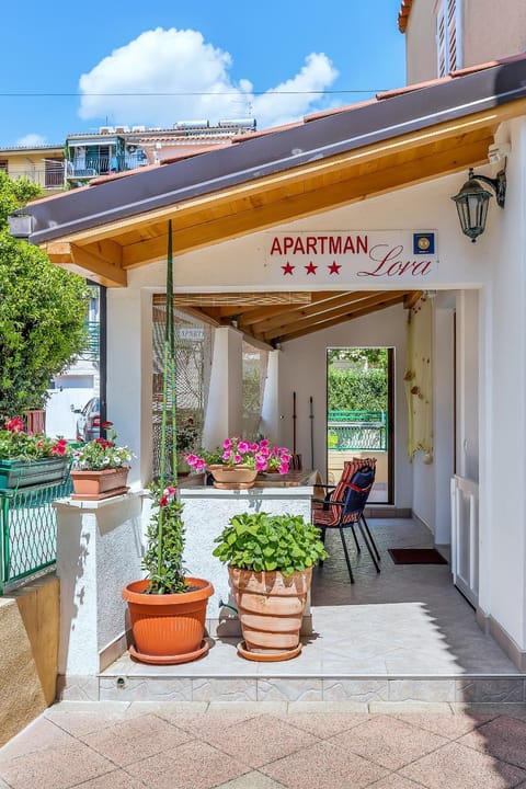 Facade/entrance