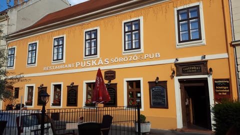 Facade/entrance