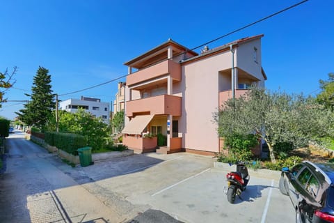 Property building, Street view, Parking