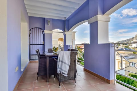 Balcony/Terrace, Mountain view
