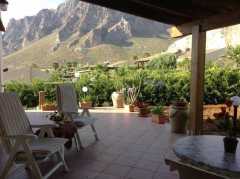 Balcony/Terrace, Mountain view