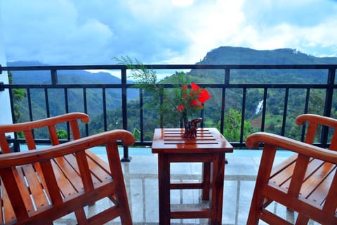 View (from property/room), Balcony/Terrace, Mountain view