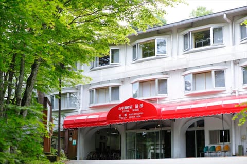 Facade/entrance, Spring