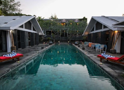 Property building, Restaurant/places to eat, Balcony/Terrace, Swimming pool, Swimming pool