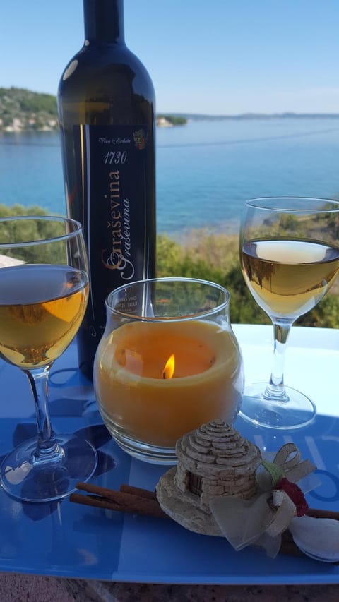 Spring, Day, Night, Winter, Summer, Coffee/tea facilities, Balcony/Terrace, Decorative detail, Seating area, Dining area, Breakfast, Continental breakfast, Buffet breakfast, Asian breakfast, Italian breakfast, English/Irish breakfast, American breakfast, Lunch, Dinner, Alcoholic drinks, Non alcoholic drinks, Sunrise, Sunset