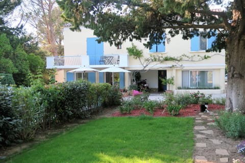 La Luberonne Bed and Breakfast in Lourmarin