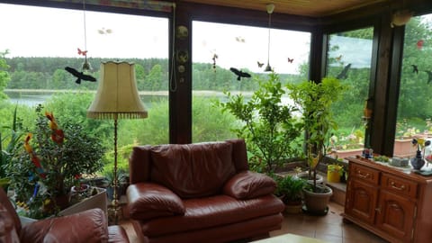 Spring, Photo of the whole room