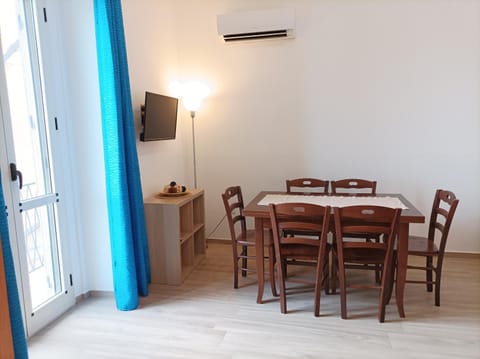 Communal lounge/ TV room, Dining area