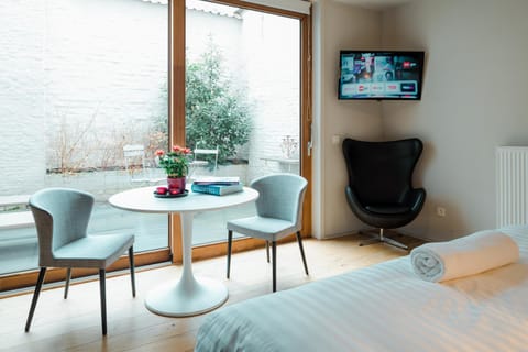 Patio, TV and multimedia, Living room, Seating area, Dining area