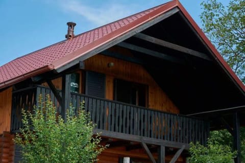 Nearby landmark, Facade/entrance, Day, Neighbourhood, Natural landscape, Summer, BBQ facilities, Garden, Garden, Balcony/Terrace, Balcony/Terrace, Animals, Bedroom, On site, Pets, Pets, Pets, Garden view, Landmark view, Mountain view, River view, children, Family