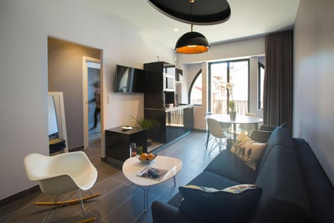 Kitchen or kitchenette, Living room, Dining area