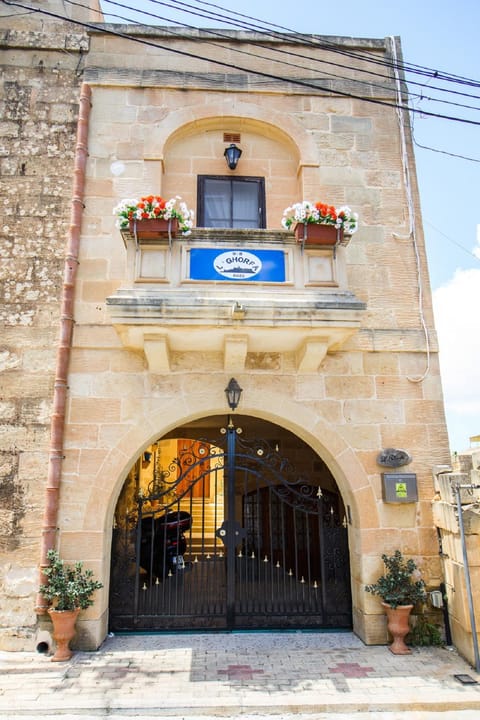 Facade/entrance