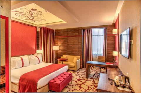 Bed, TV and multimedia, Photo of the whole room, Seating area, Bedroom