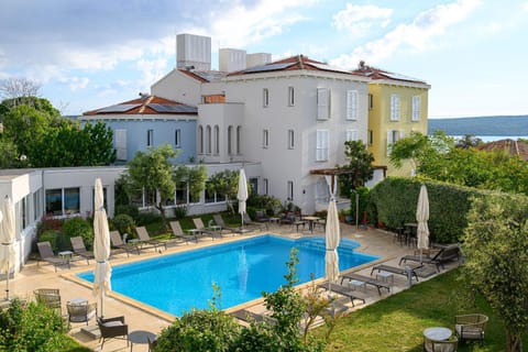 Property building, Swimming pool