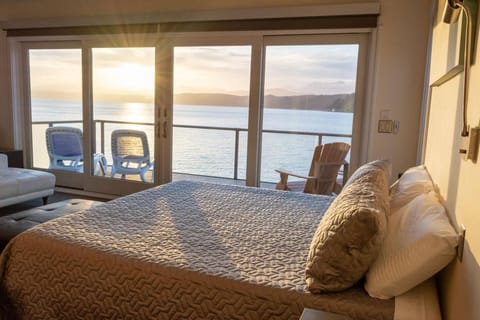 Luxury Lookout Hood Canal Vacation Rental House in Hood Canal
