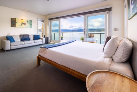 Luxury Lookout Hood Canal Vacation Rental House in Hood Canal