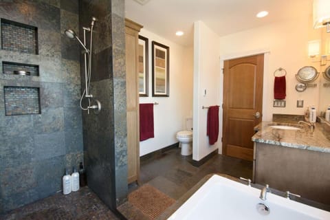 Luxury Lookout Hood Canal Vacation Rental House in Hood Canal