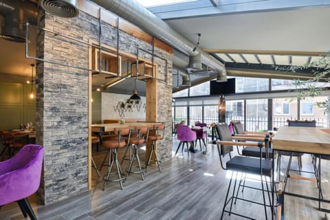 Restaurant/places to eat, Lounge or bar, Dining area