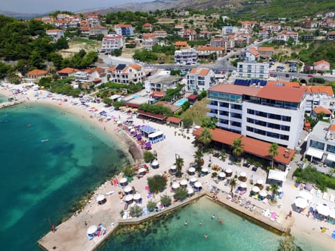 Property building, Neighbourhood, Bird's eye view, Beach, Location