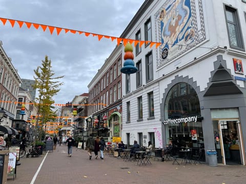 Neighbourhood, Street view, Area and facilities