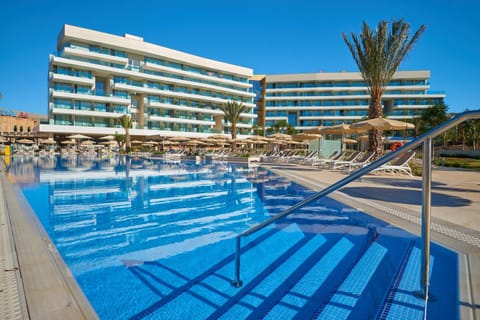 Property building, Garden, Swimming pool
