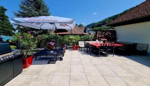 BBQ facilities, Balcony/Terrace, Dining area, sunbed