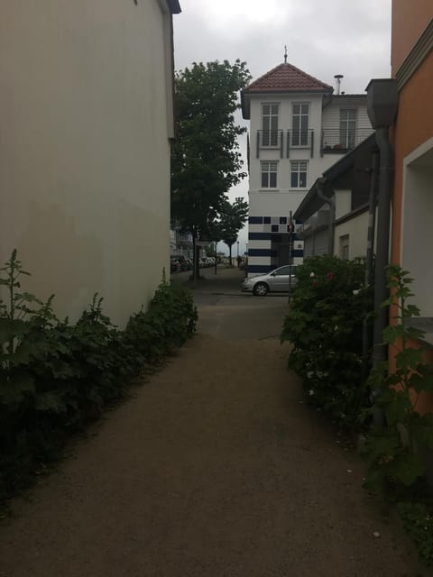 Sea view, Street view