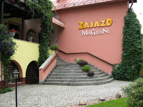 Facade/entrance