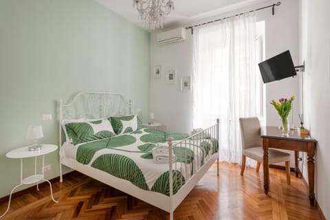 Bed, TV and multimedia, Photo of the whole room, Bedroom, air conditioner