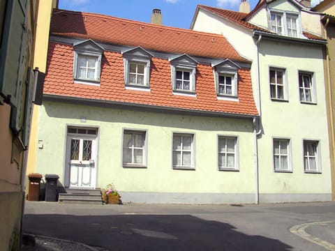 Property building, Day