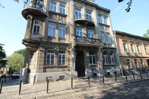Property building, Facade/entrance, Day