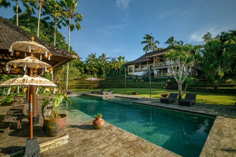 Property building, Swimming pool