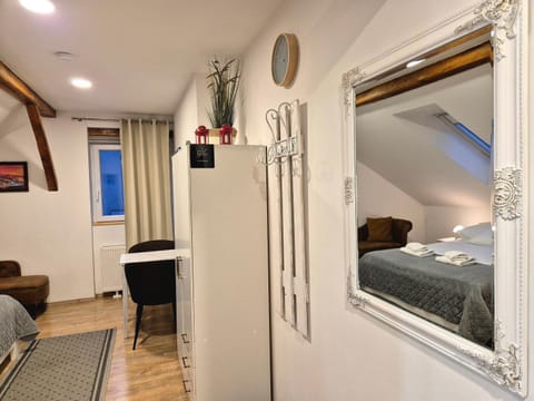 Photo of the whole room, Decorative detail