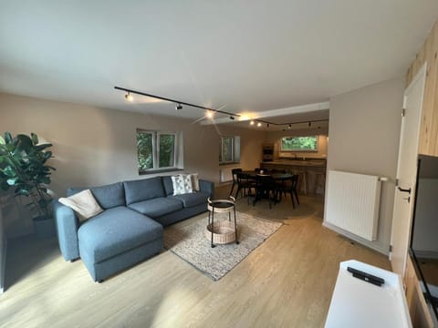 Seating area, Dining area, stove