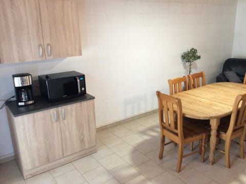 Coffee/tea facilities, Dining area