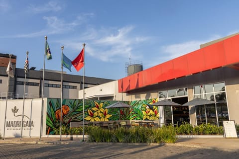Facade/entrance