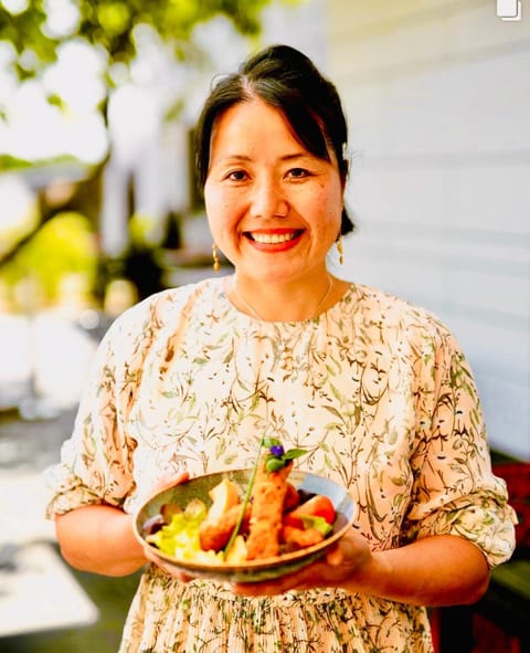 Restaurant/places to eat, Day, People, Food and drinks, Food, Guests, Lunch, Dinner, group of guests