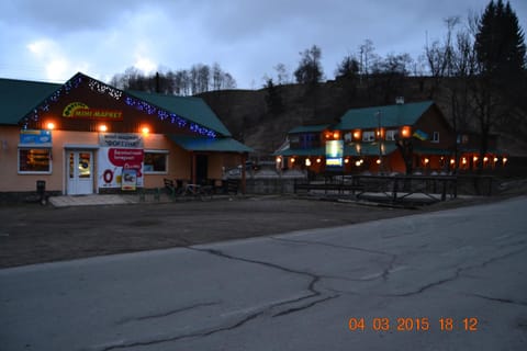 On site, Supermarket/grocery shop